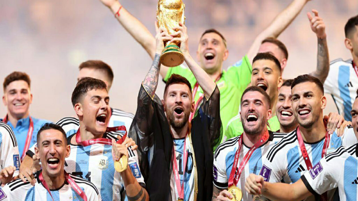 “Enormous jubilation among the Argentine fans after winning the World Cup.”