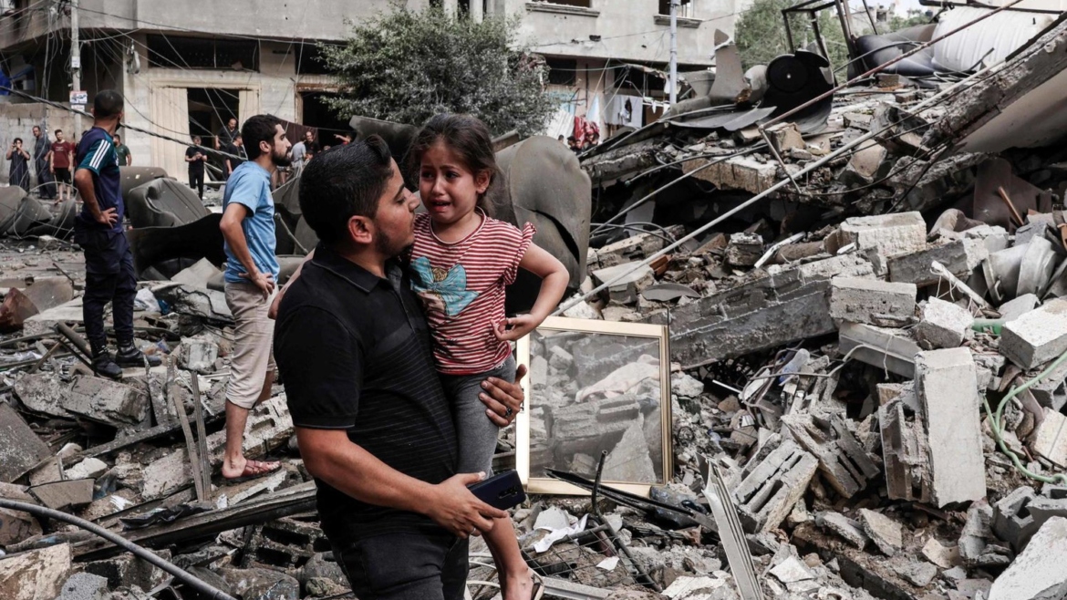 تهجير 200 ألف من سكان غزة بسبب الغارات الاسرائيلية
