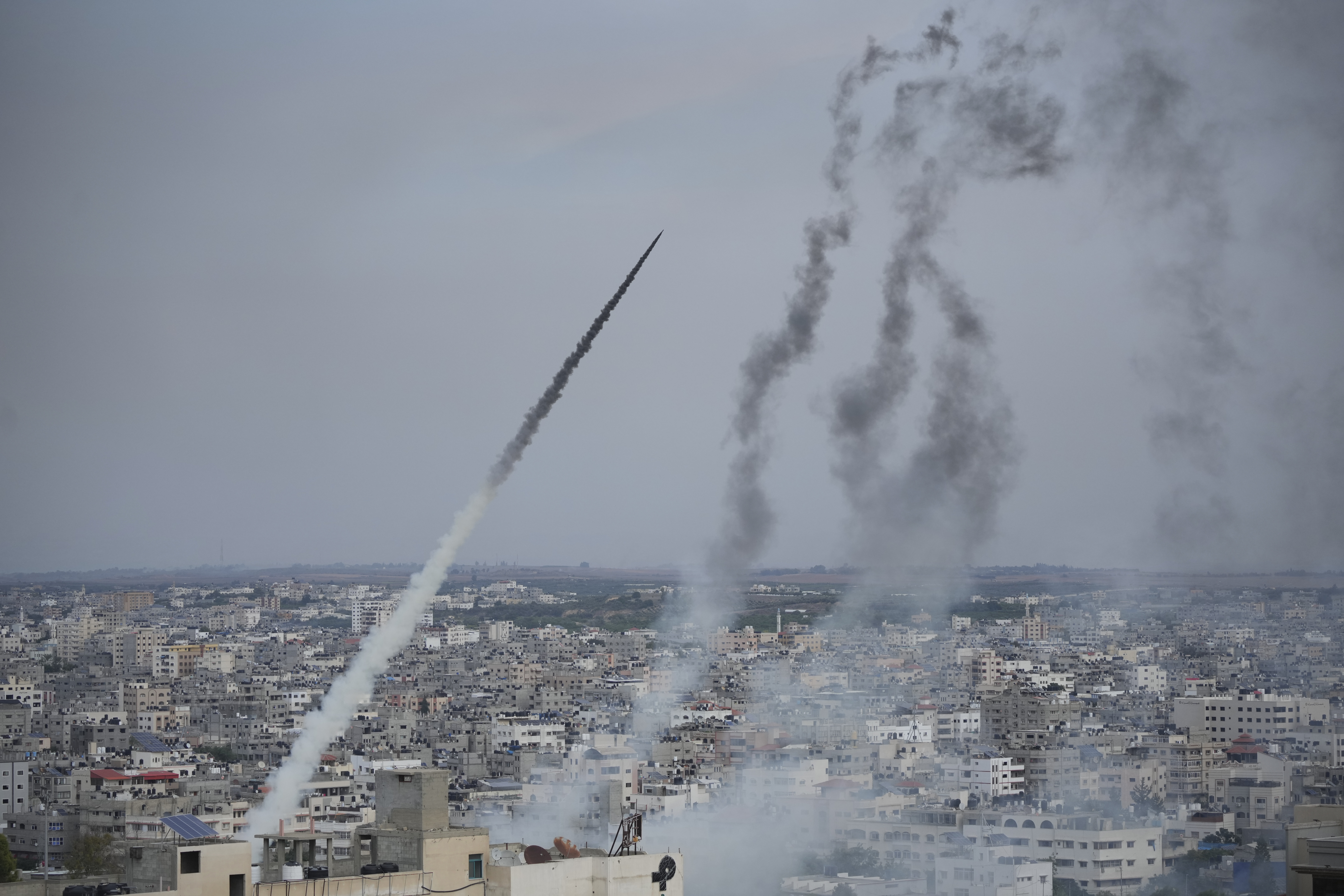 Day 4: War death toll tops 1,800 as Hamas attacks Israeli city of Ashkelon after warning residents to leave